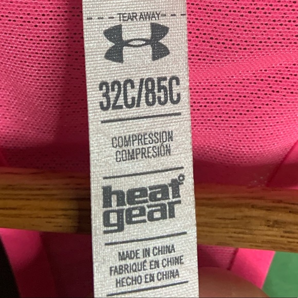 Under Armour Sports Bra size 32C - Picture 6 of 6